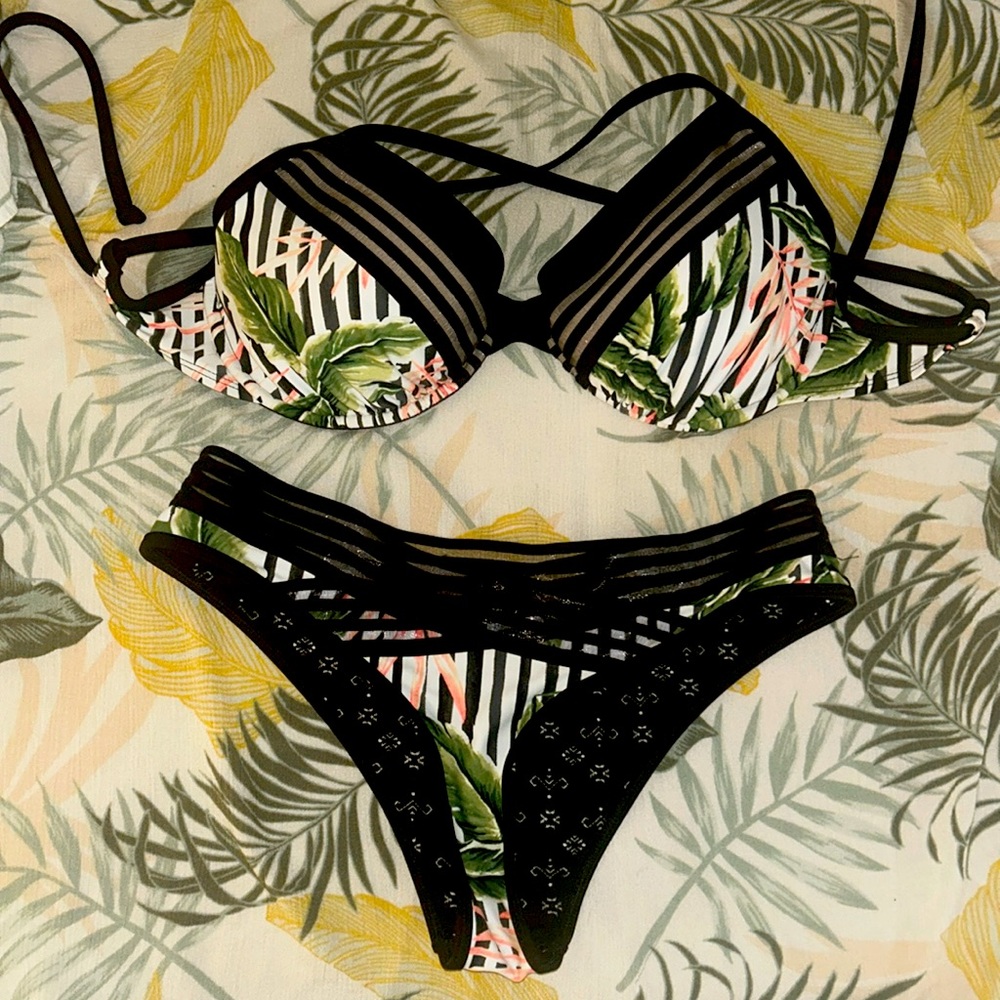 Tropical underwire D cup and XS bottom